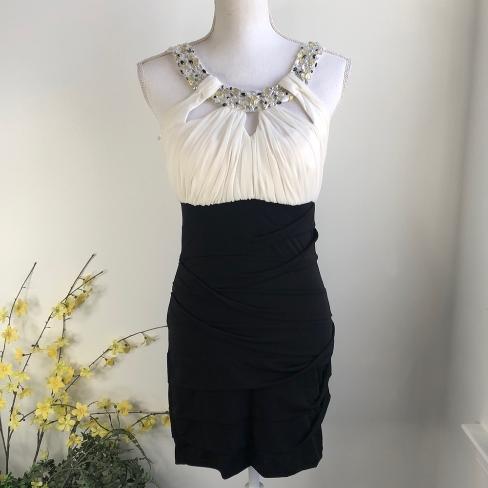 Bodycon beaded collar sleeveless party dress